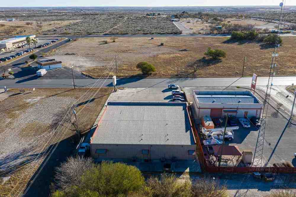 Retail Free Standing: 2104 N Bedell Ave, Del Rio, TX 78840